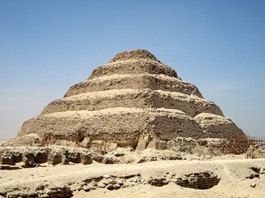 Die Stufenpyramide des Pharao Djoser