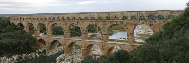 Auch beim Aquädukt Pont du Gard kam die Betonbauweise zum Einsatz.