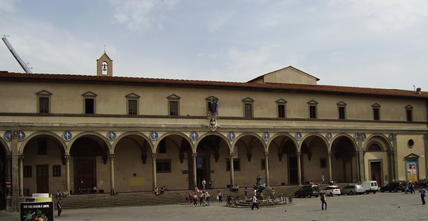 Das Waisenhaus von Florenz gilt als erstes Renaissanche-Gebäude