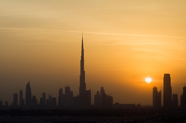 Dubais Skyline beim Sonnenuntergang